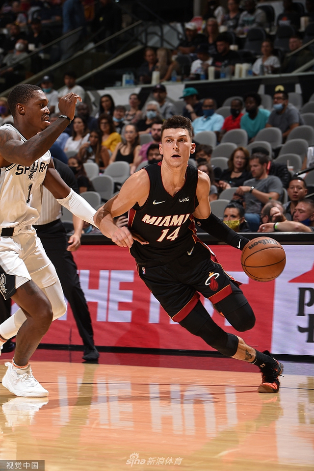 而球员们就 而球员们就